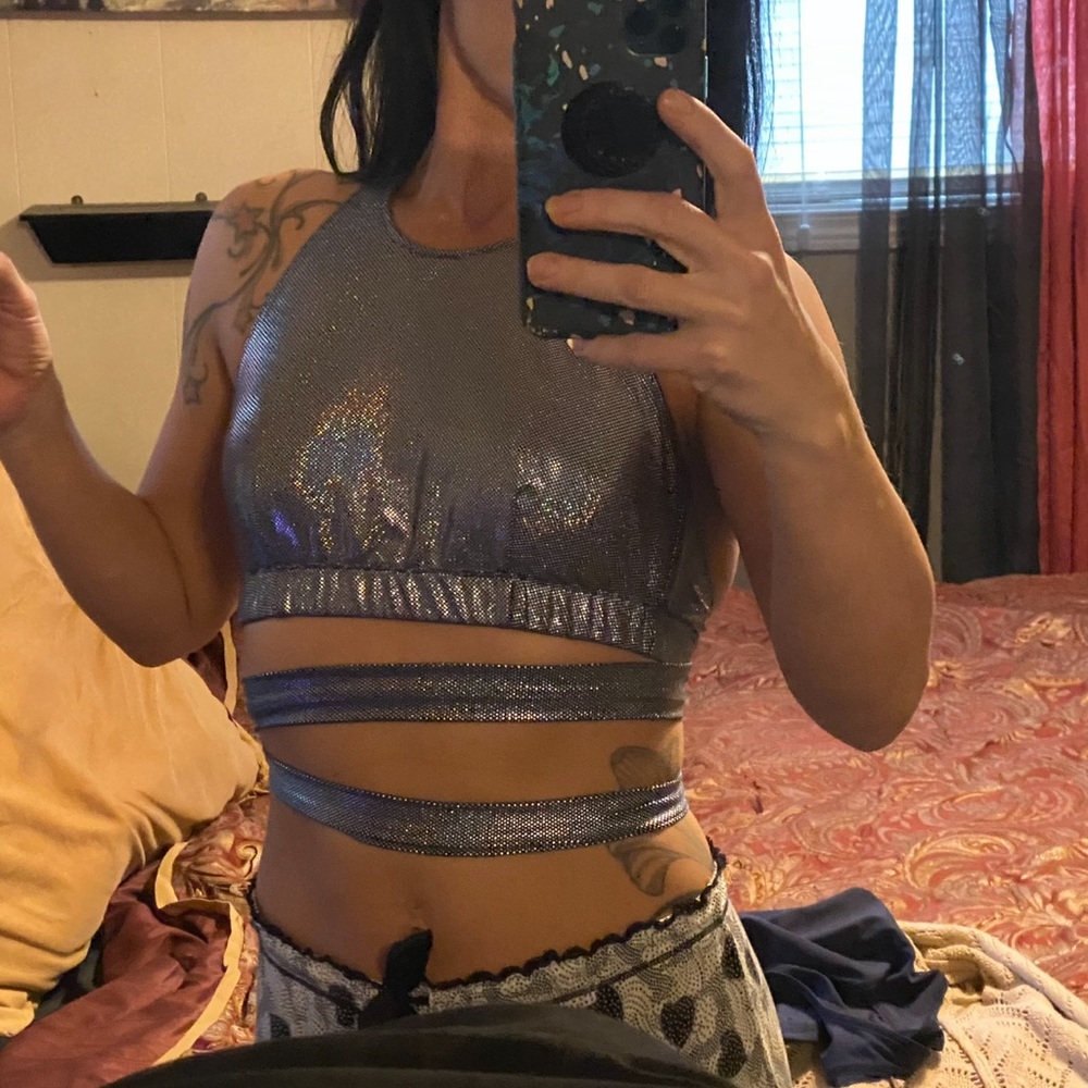 Metallic Pole Dance outfit, size 4. High waisted shorts and backless top. - Picture 5 of 5